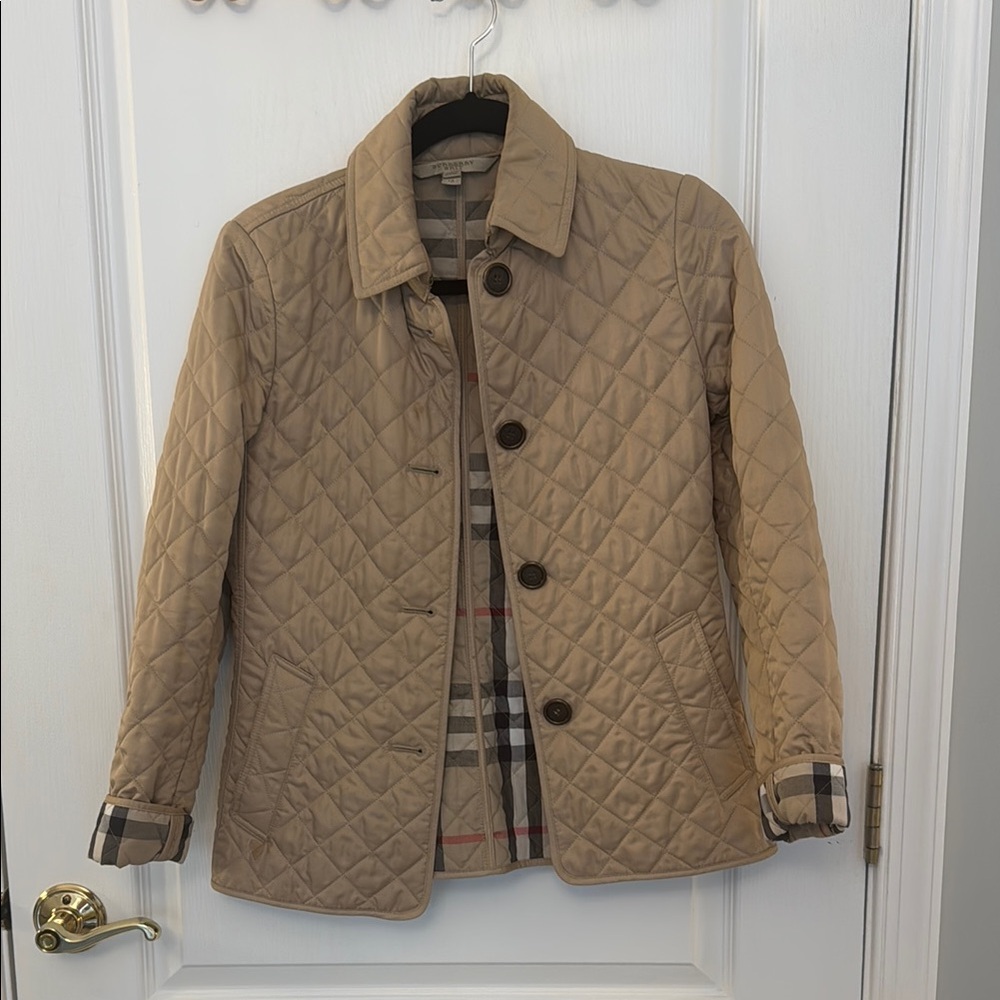 Burberry Copford Tan Quilted Lightweight Jacket for Transitional Weather